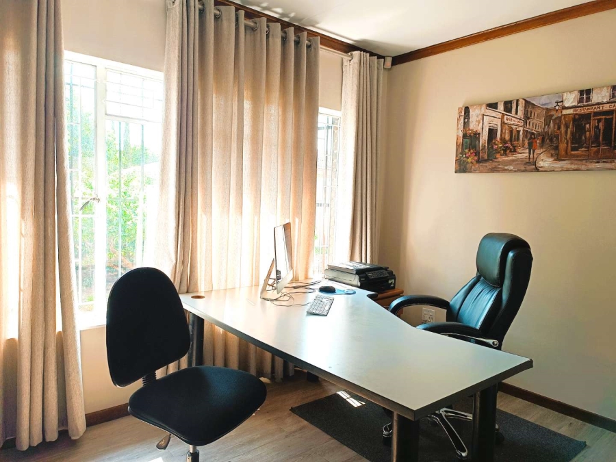 5 Bedroom Property for Sale in Langenhovenpark Free State